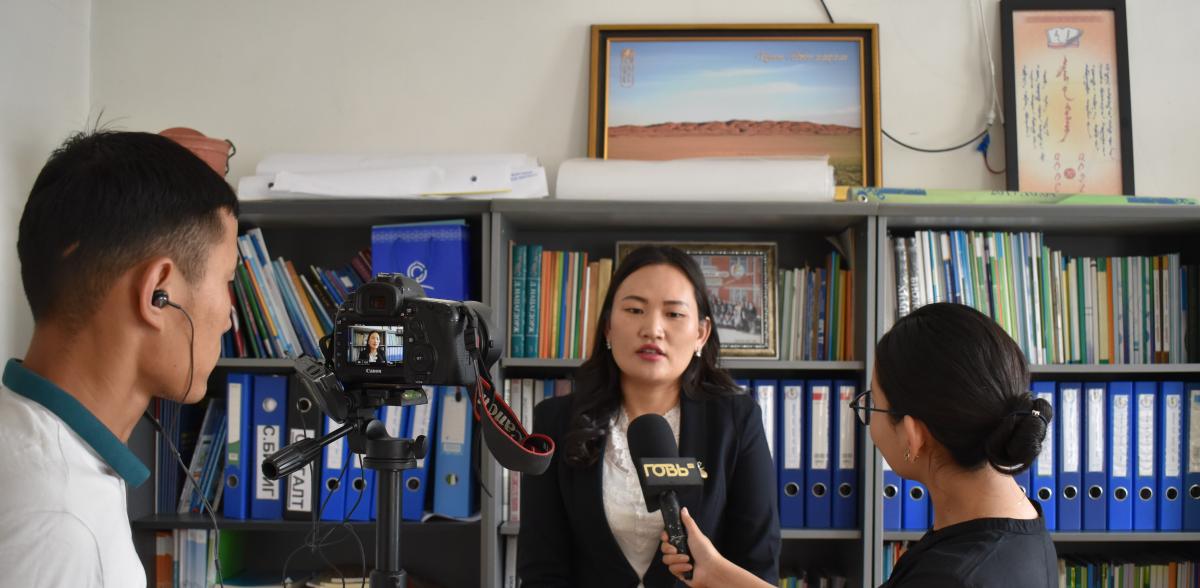 &ldquo;Сонирхолтой англи хэл&rdquo; цахим уралдаан